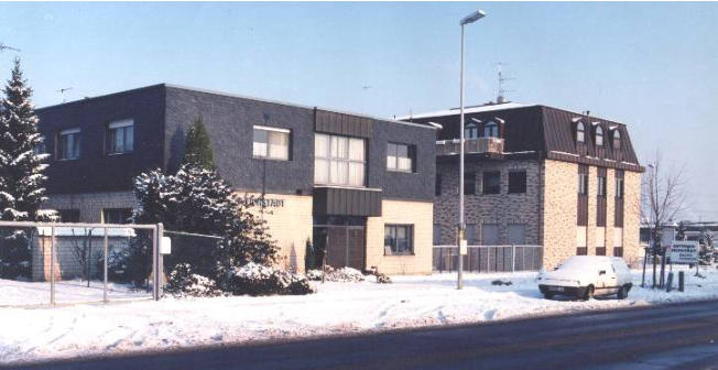 Betriebsgebäude von Gottfried Eichstädt Dächer und Fassaden im Winter