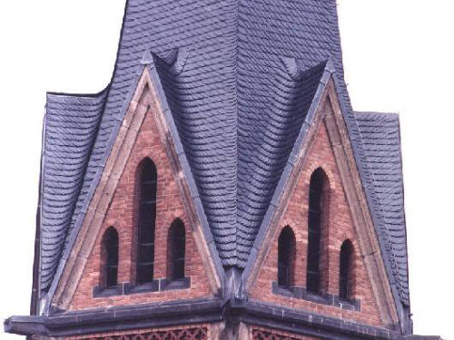 Historisches Kirchendach mit Schieferdeckung